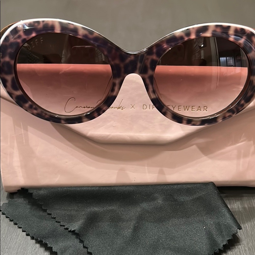 Diff Eyewear Women's Leopard Sunglasses Cameron Eubanks